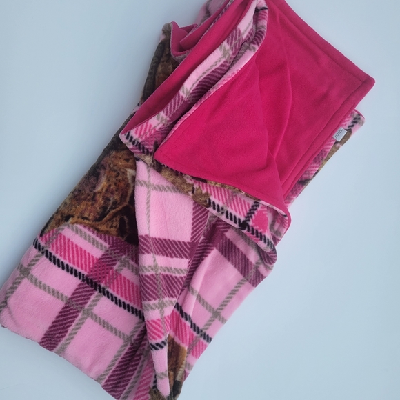 Teen Girls Realtree Deer on Pink Plaid Blanket 62x62